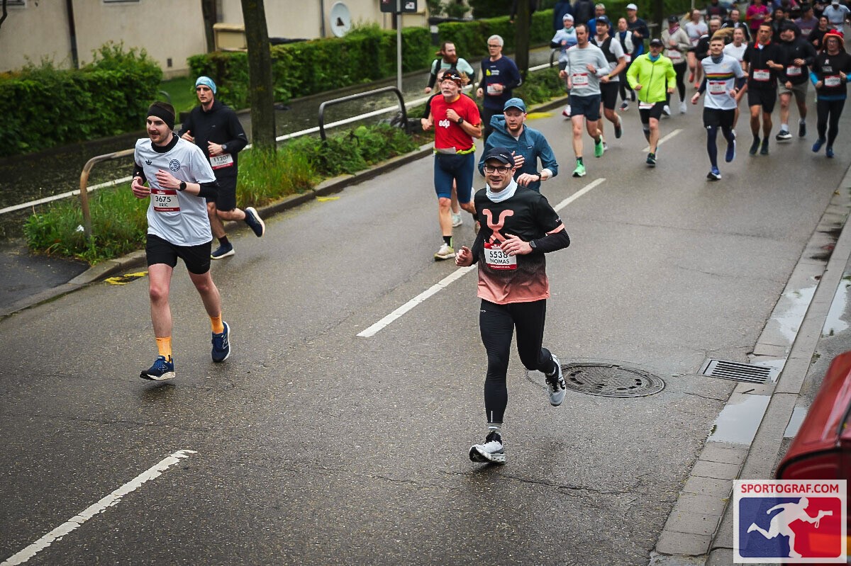 Thomas auf der Strecke beim Laufen.
